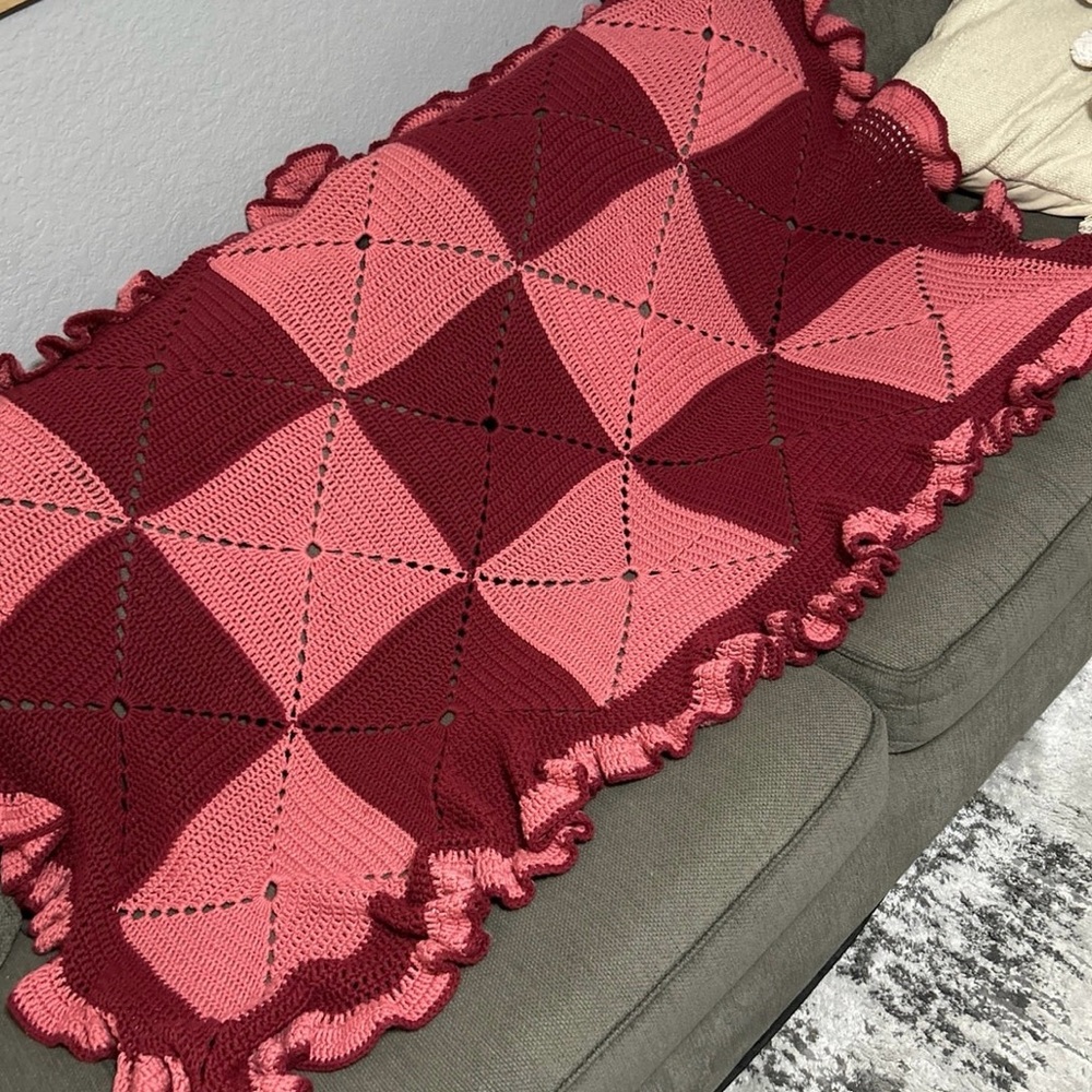 Beautiful vintage crocheted Afghan throw blanket 72” x 46”